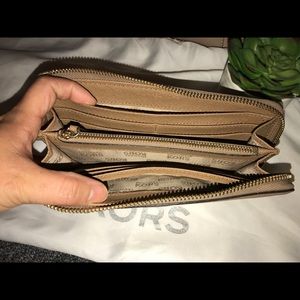 Michael Kors (Authentic) Taupe bag with wallet